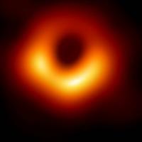Première photo d'un trou noir dans la galaxie M87, avril 2019