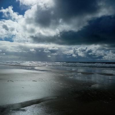 L’automne est arrivé la plage désertée, on a enfilé le ciré pour profiter d’une balade en attendant le retour des belles nuits étoilées